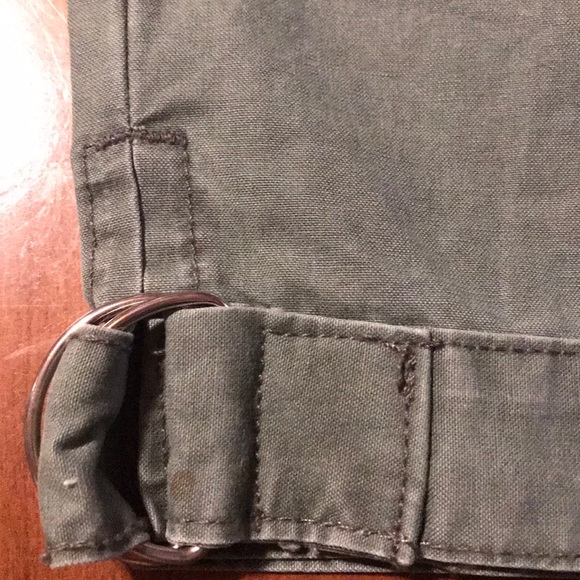 Woman’s/Juniors  l.e.i.  Green Khaki Capris - Picture 6 of 14